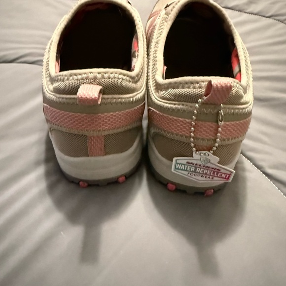 NWT Skechers Slip on Tan Sneakers 9.5 - Picture 5 of 6